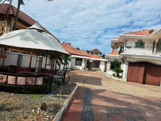 5 BEDROOM HOUSE FOR SALE
