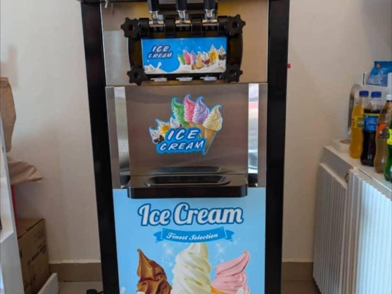 ice-cream-machine-1950w-3-hands