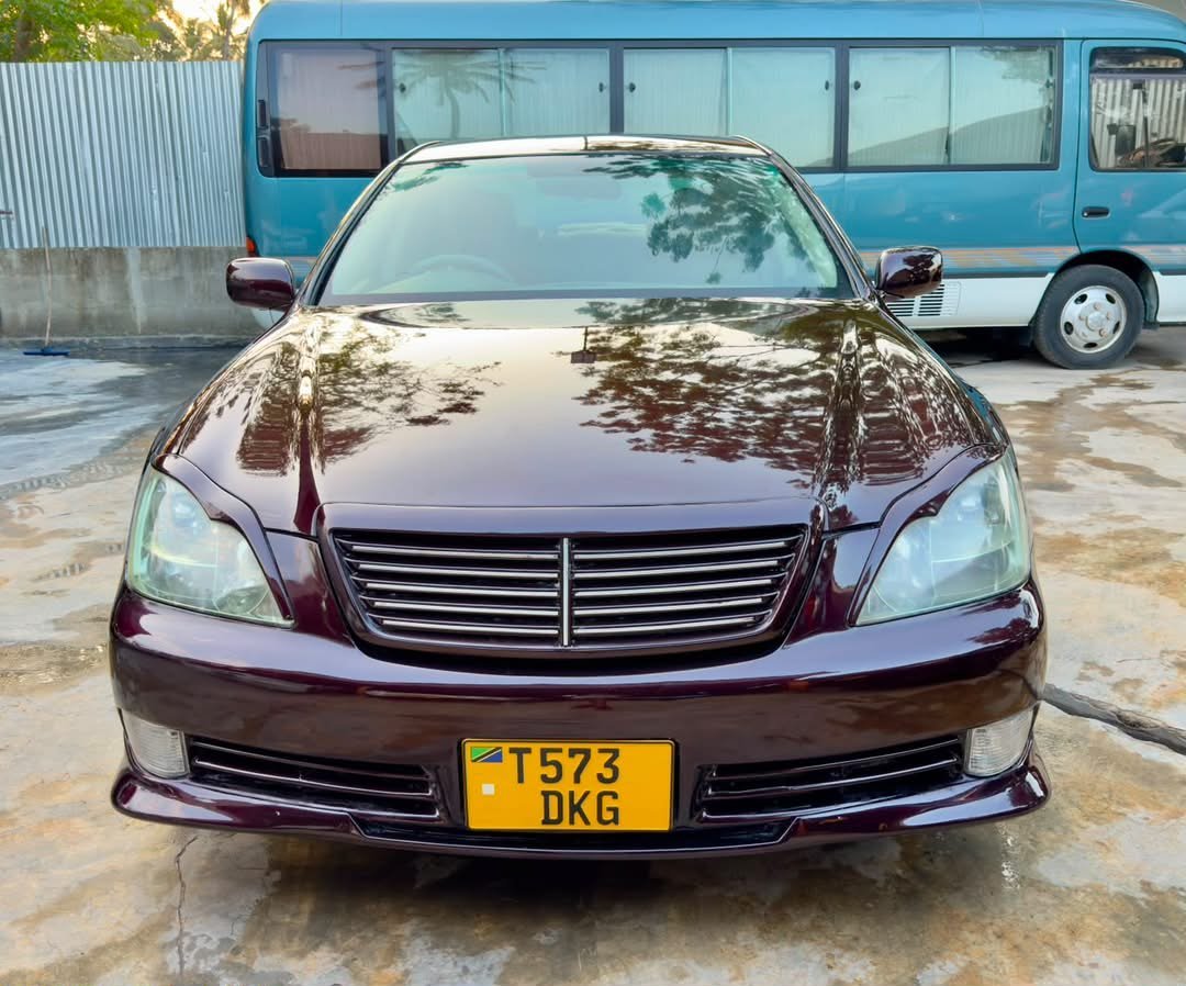 toyota-crown-athlete-big-0