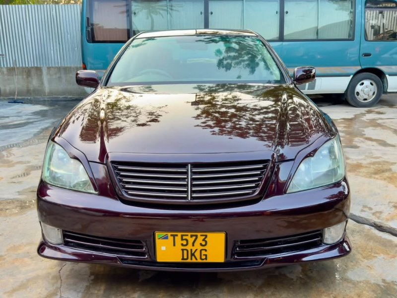toyota-crown-athlete