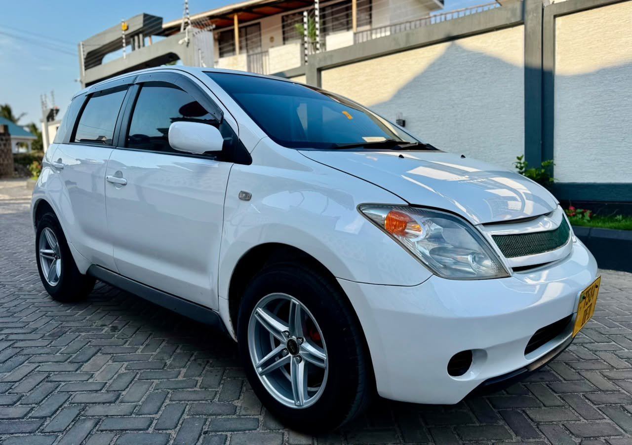 toyota-ist-big-4