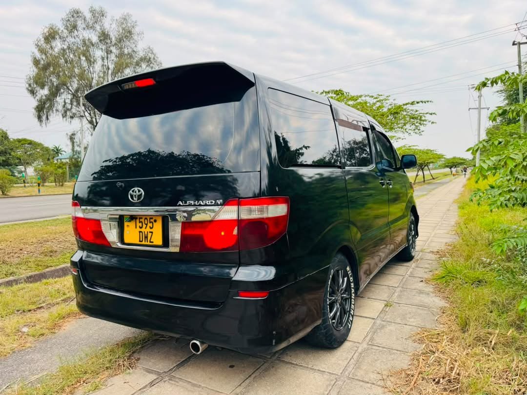 toyota-alphard-big-2