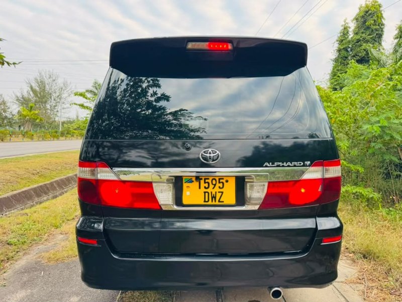 toyota-alphard-small-1