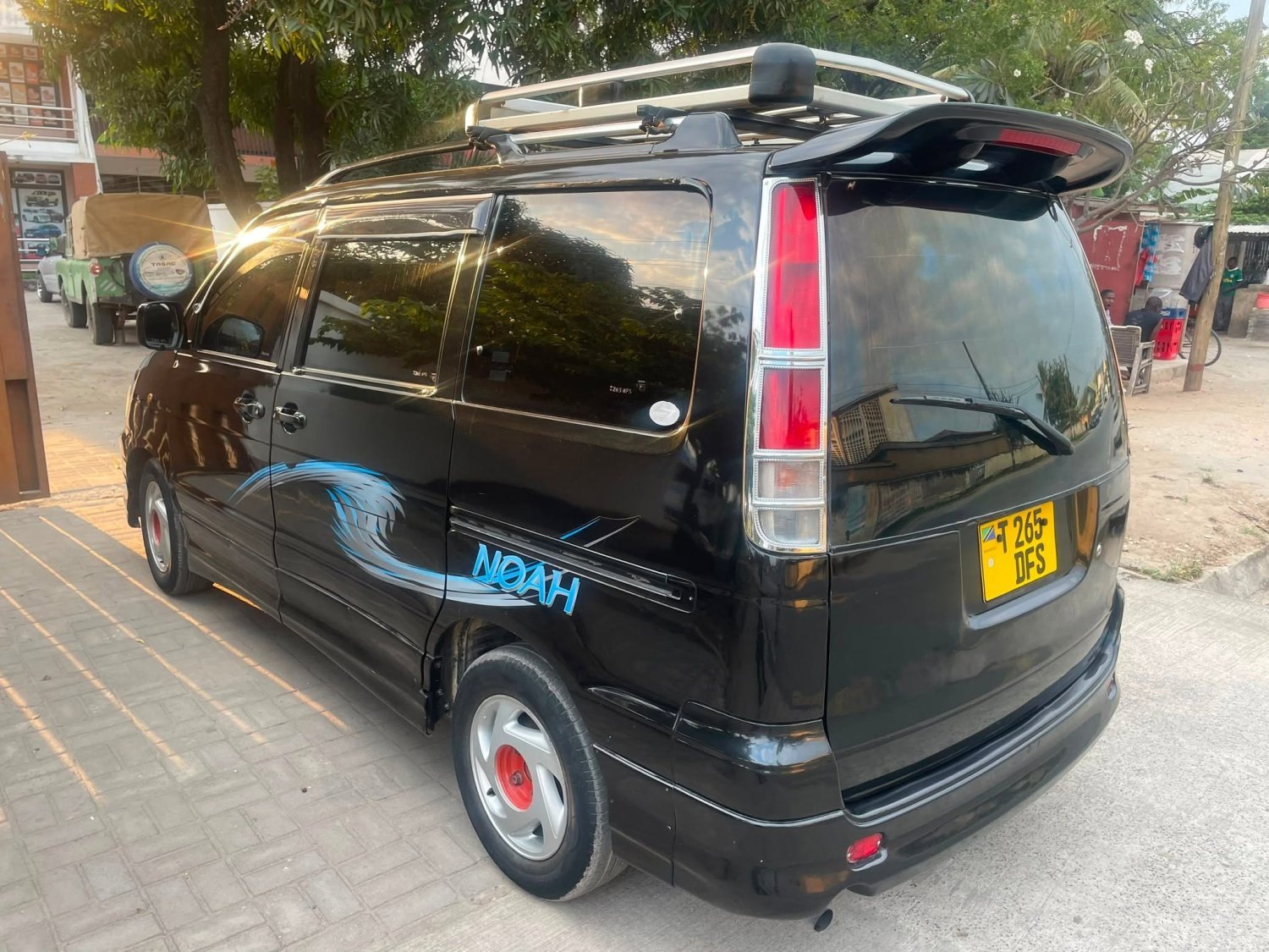 toyota-noah-sr40-inauzwa-big-3