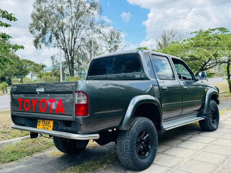 toyota-hilux-cky