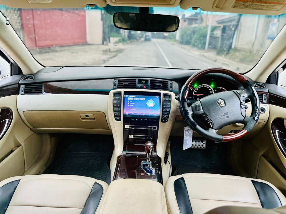 toyota-crown-athlete-big-3
