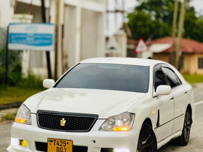 toyota-crown-athlete-small-2