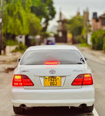 toyota-crown-athlete-big-1