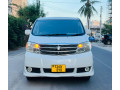toyota-alphard-small-0
