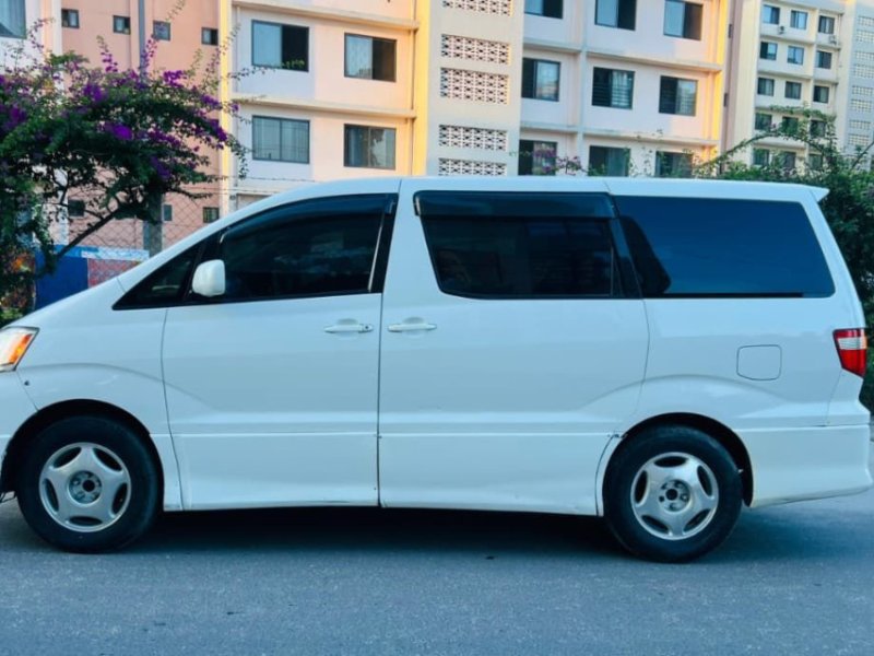 toyota-alphard-small-4