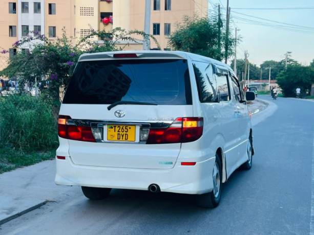 toyota-alphard-big-1