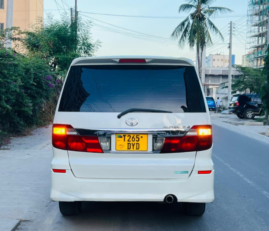 toyota-alphard-big-2