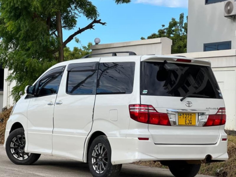 toyota-alphard-new-model-small-2