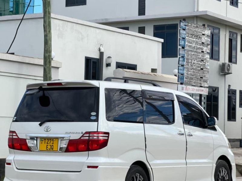 toyota-alphard-new-model-small-1