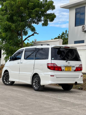 toyota-alphard-new-model-big-2