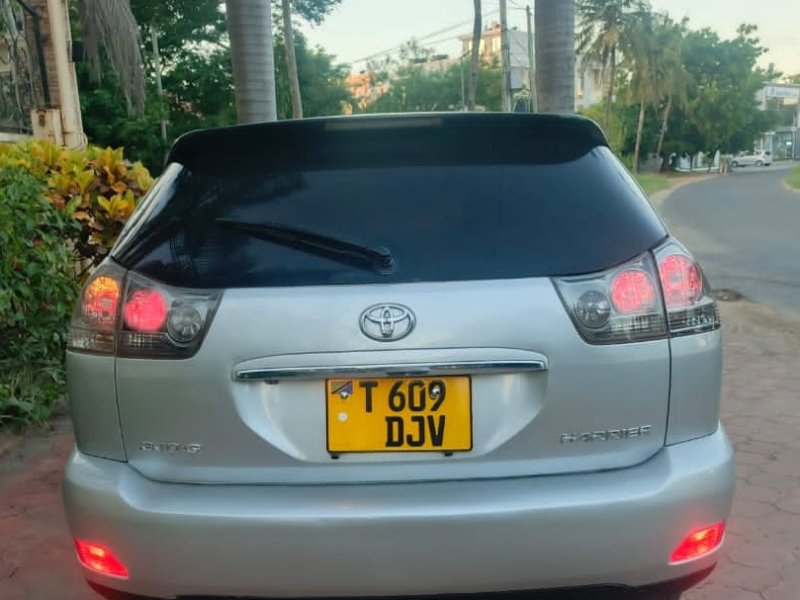 toyota-harrier-new-model-small-2