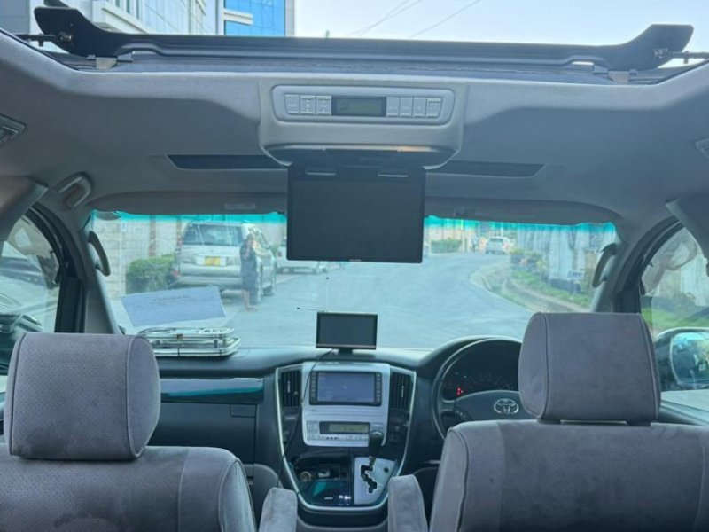 toyota-alphard-new-small-1