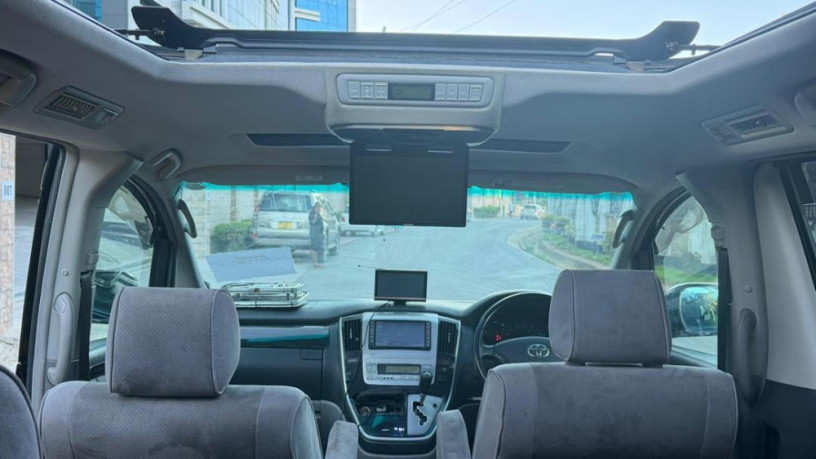 toyota-alphard-new-big-1