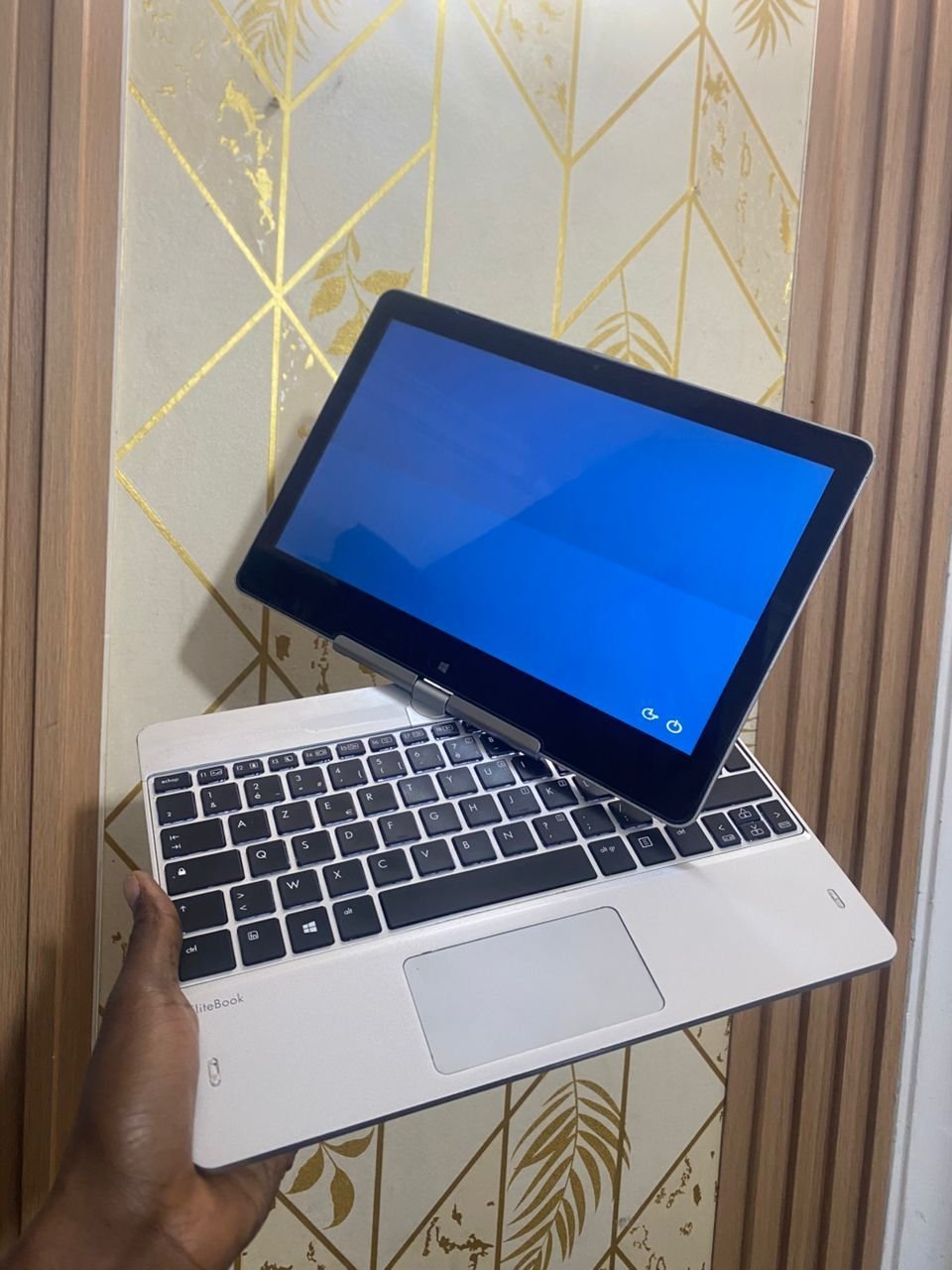 hp-revolve-810-g3-touch-screen-big-0