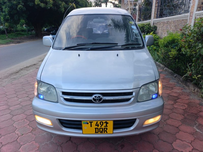 toyota-noah-sr40