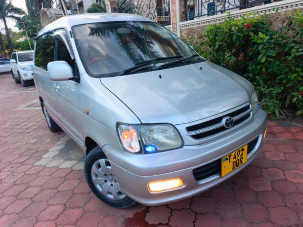 toyota-noah-sr40-big-4