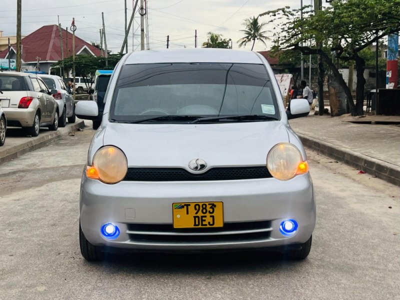 toyota-sienta