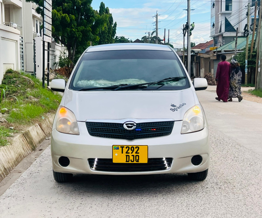 toyota-spacio-big-0