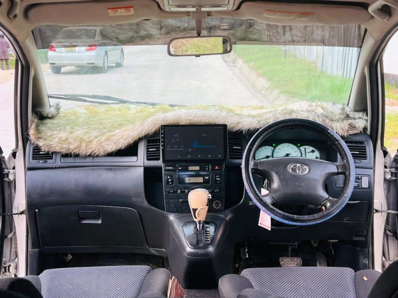 toyota-spacio-small-3