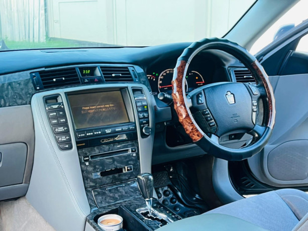 toyota-crown-athlete-big-4