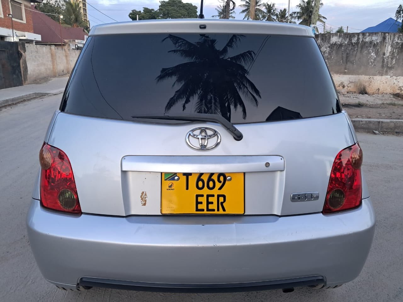 toyota-ist-chakufugwa-big-4