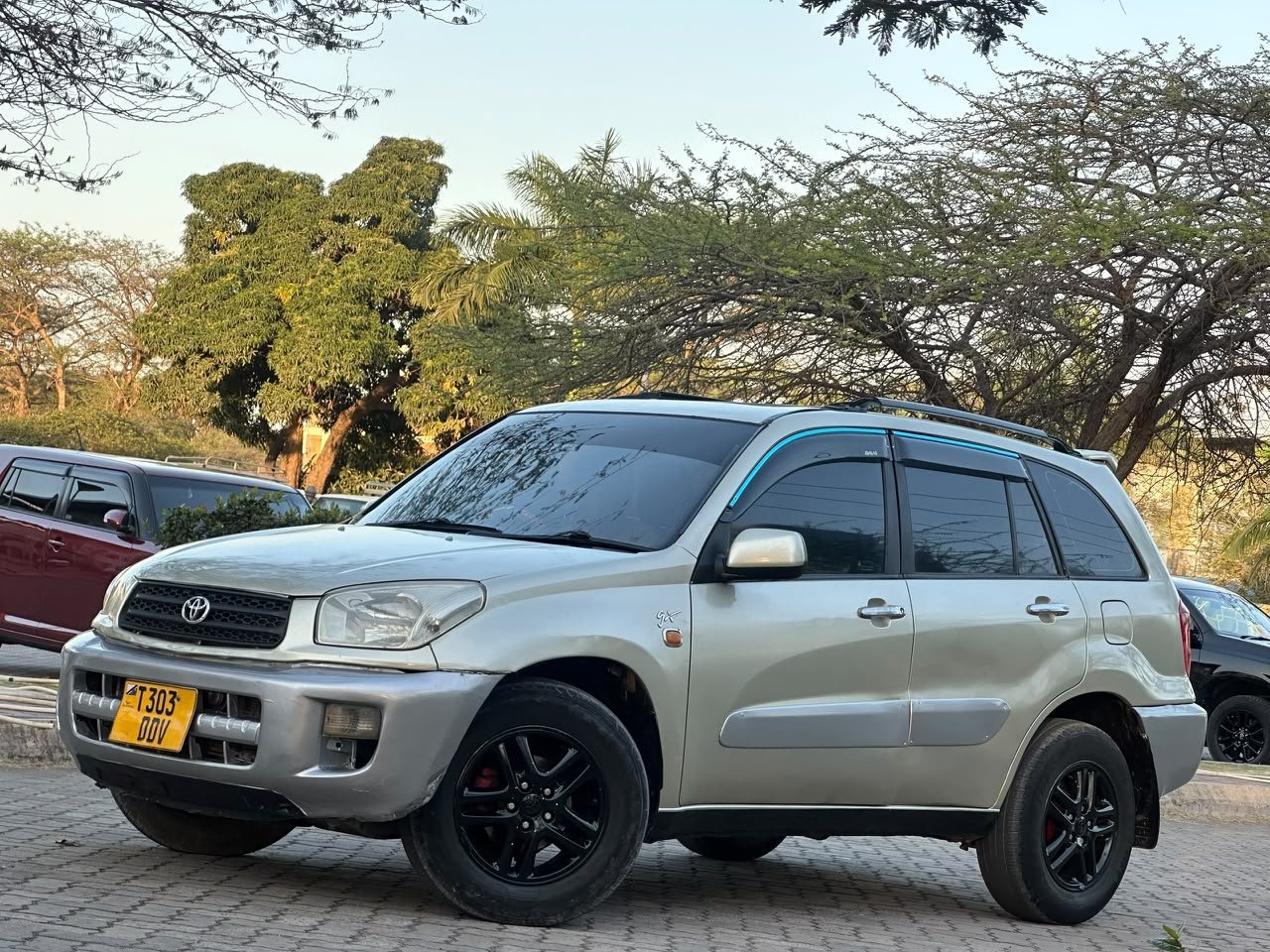 car-on-sale-toyota-rav4-big-1