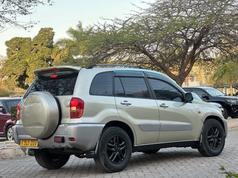 car-on-sale-toyota-rav4-small-2