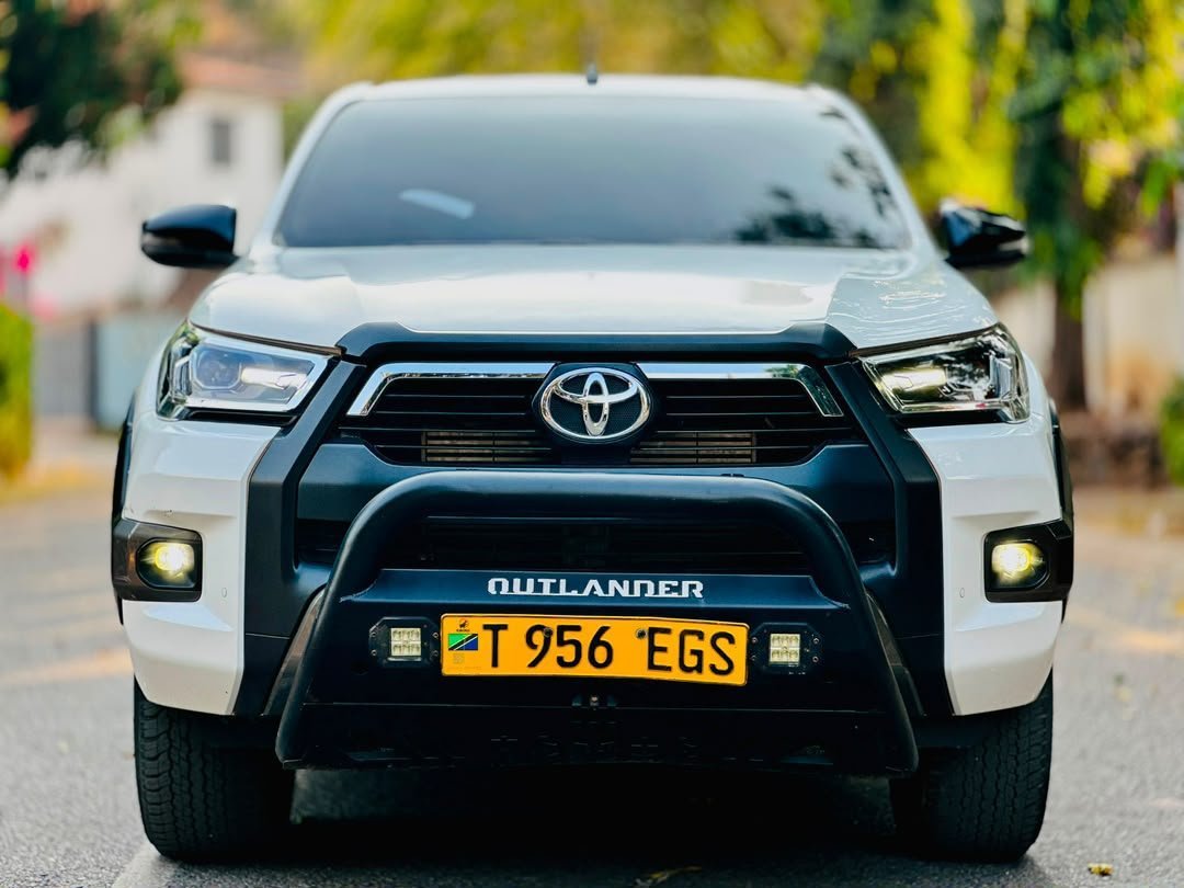 toyota-hilux-120000000-big-0