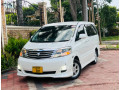 toyota-alphard-small-1