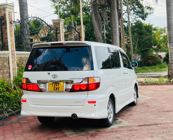 toyota-alphard-big-2
