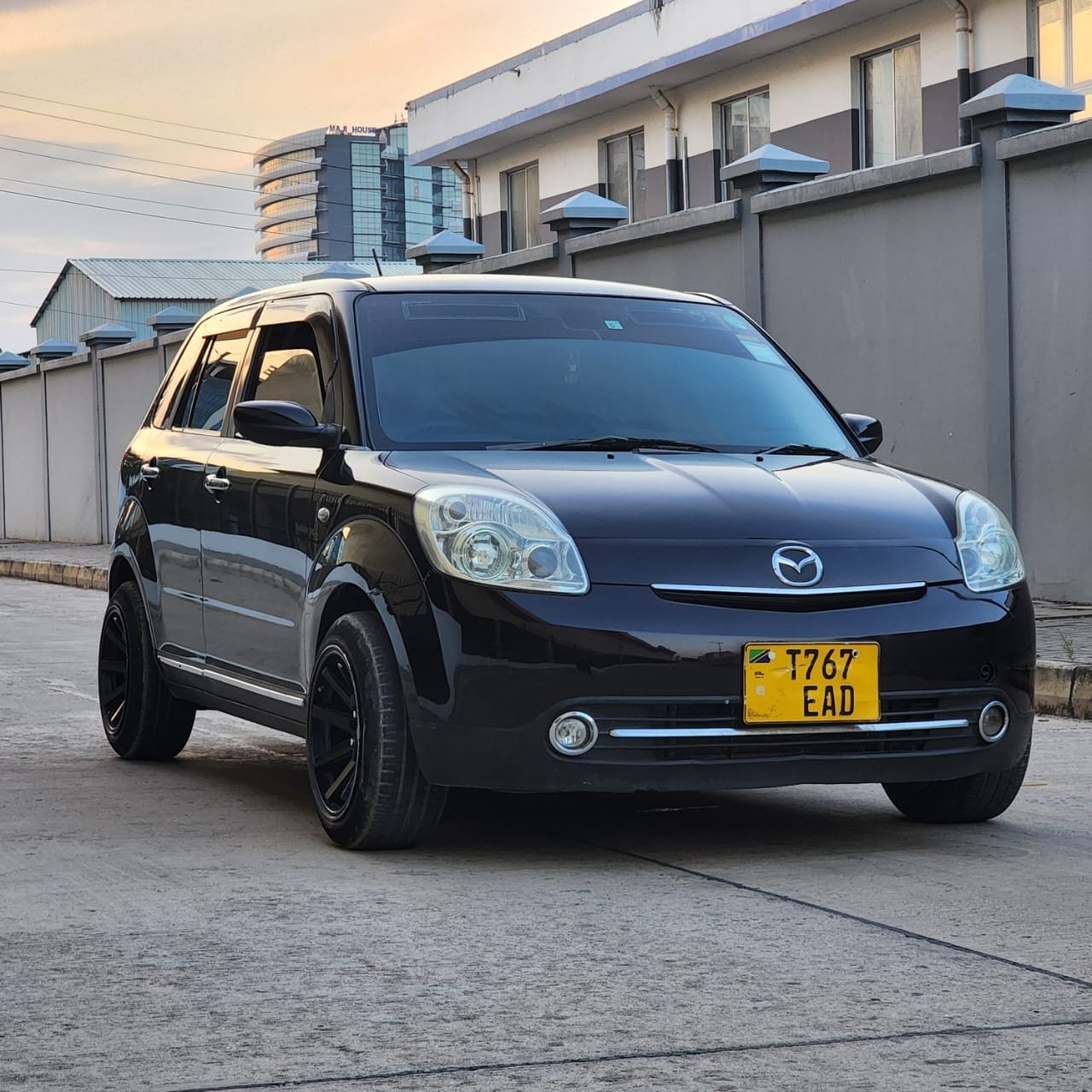 mazda-verisa-pricebei-125milion-big-0