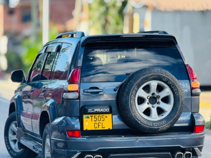 toyota-landcruiser-prado-small-1