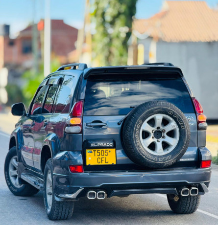 toyota-landcruiser-prado-big-1