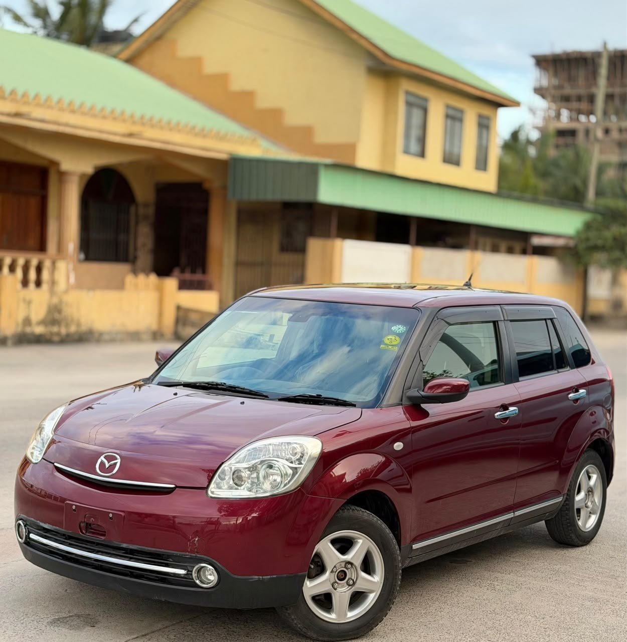 mazda-verisa-2012-big-2