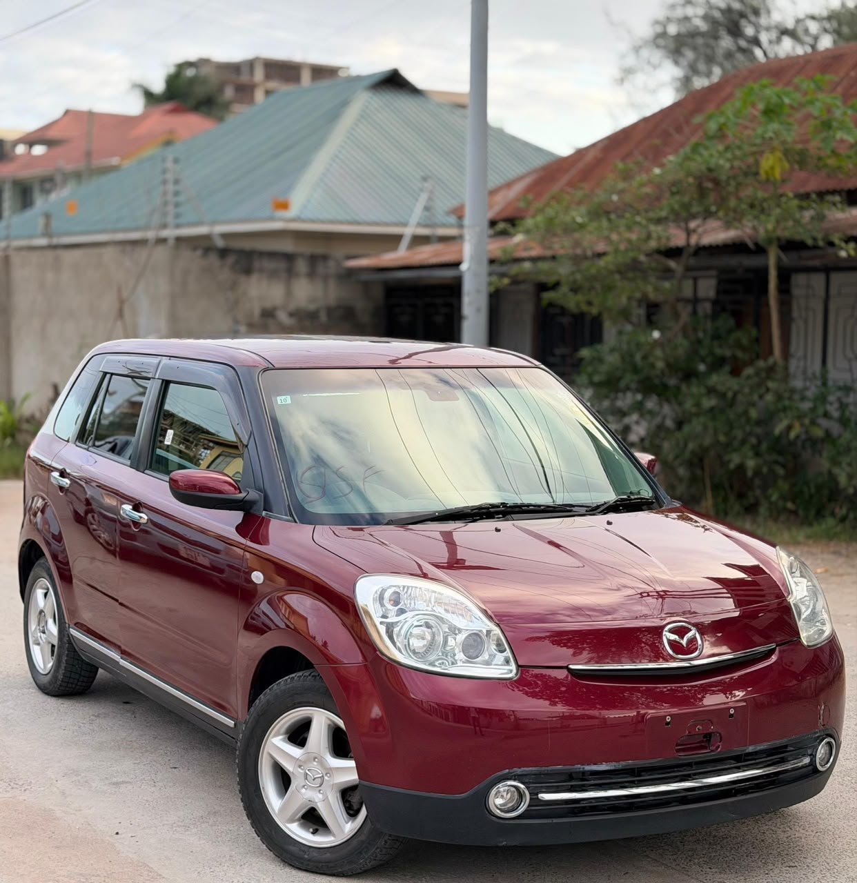 mazda-verisa-2012-big-4