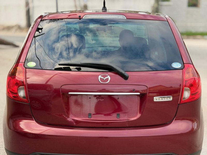 mazda-verisa-2012-small-1
