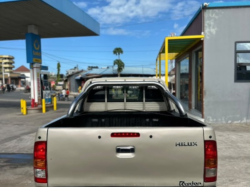 toyota-hilux-viggo-small-2