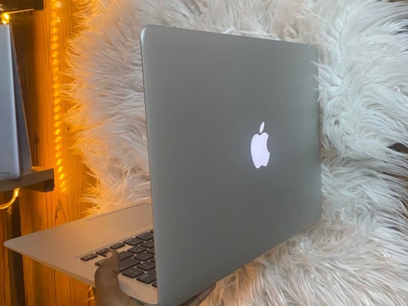 macbook-air-2015-small-4